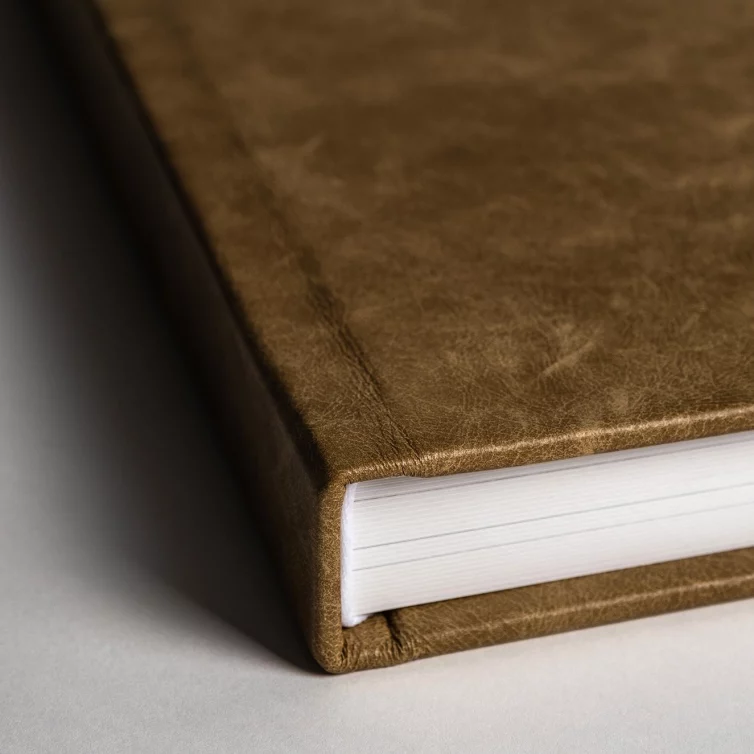Livre cuir pour photographie.