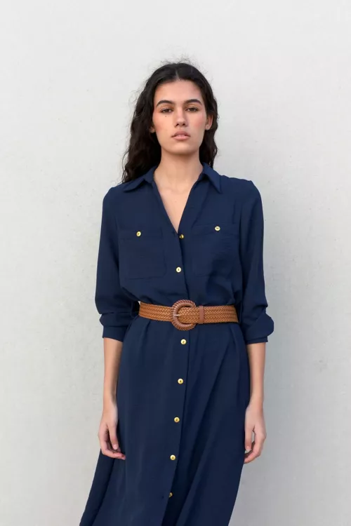 Robe chemise avec ceinture tressée manches longues et poches plaquées