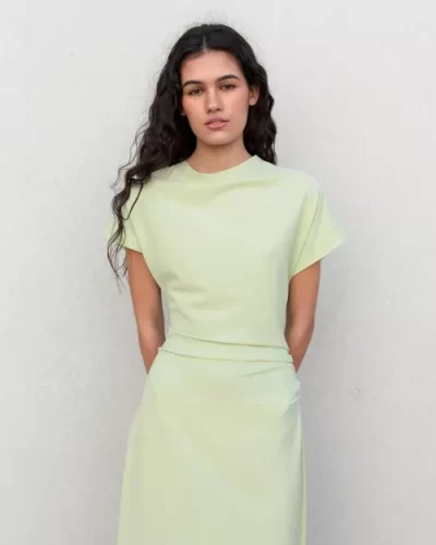 Robe longue drapée menthe pastel  encolure haute dos en V et fente élégante