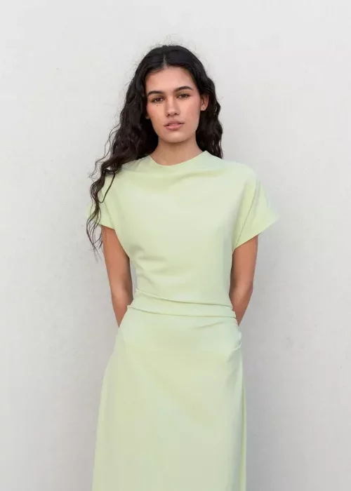 Robe longue drapée menthe pastel  encolure haute dos en V et fente élégante