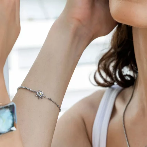 Bracelet orné d&rsquo;une fleur Edelweiss