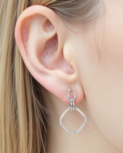 Boucles d’oreilles design carrés en argent